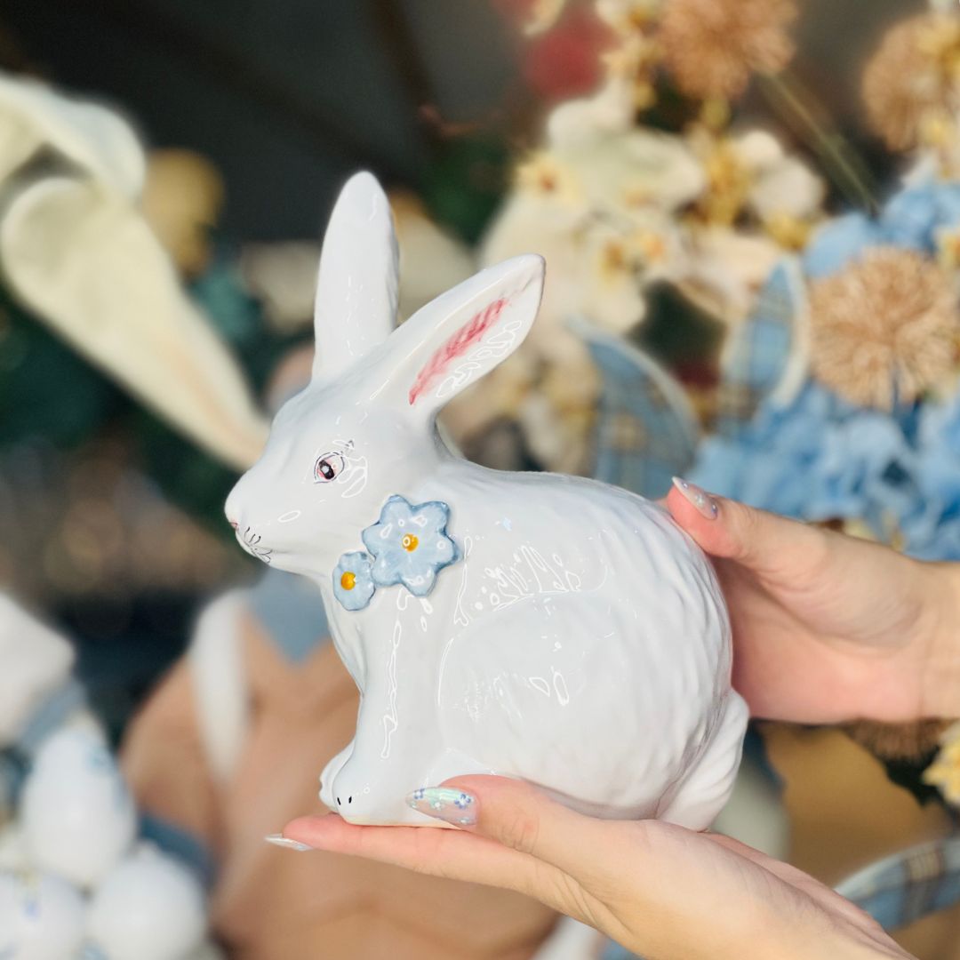 Coelho Decorativo com Detalhe em Azul Primavera - 20cm