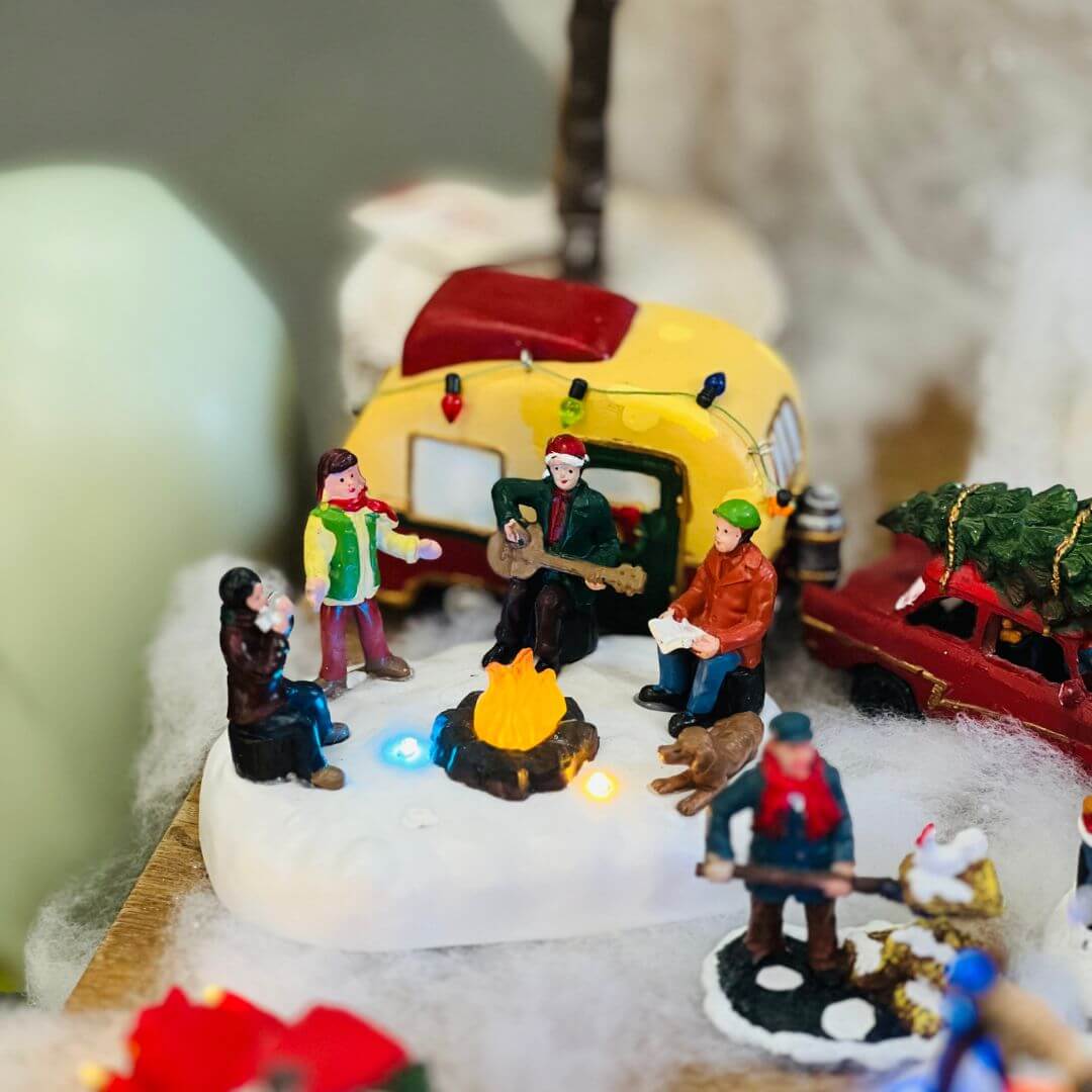 Cenário Natal Amigos na Fogueira Com Led 8,3x13,2x9,2cm