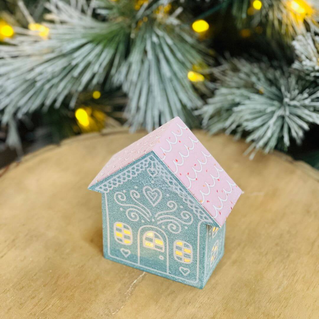 Casinha Decorativa Natalina Azul e Rosa Com Led 13x5x12cm