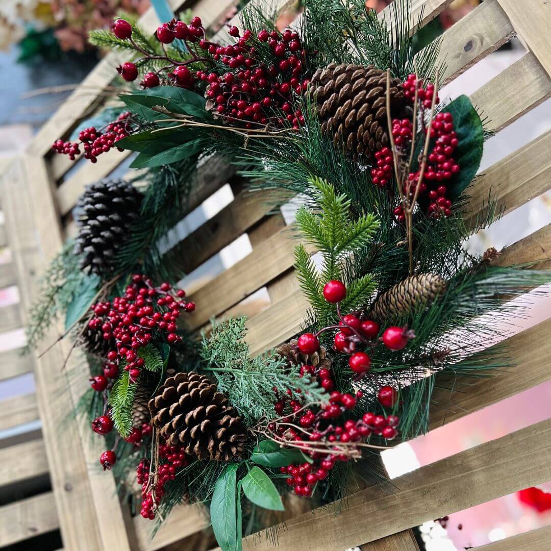 Guirlanda com Frutos, Pinhas e Folhas – 55cm