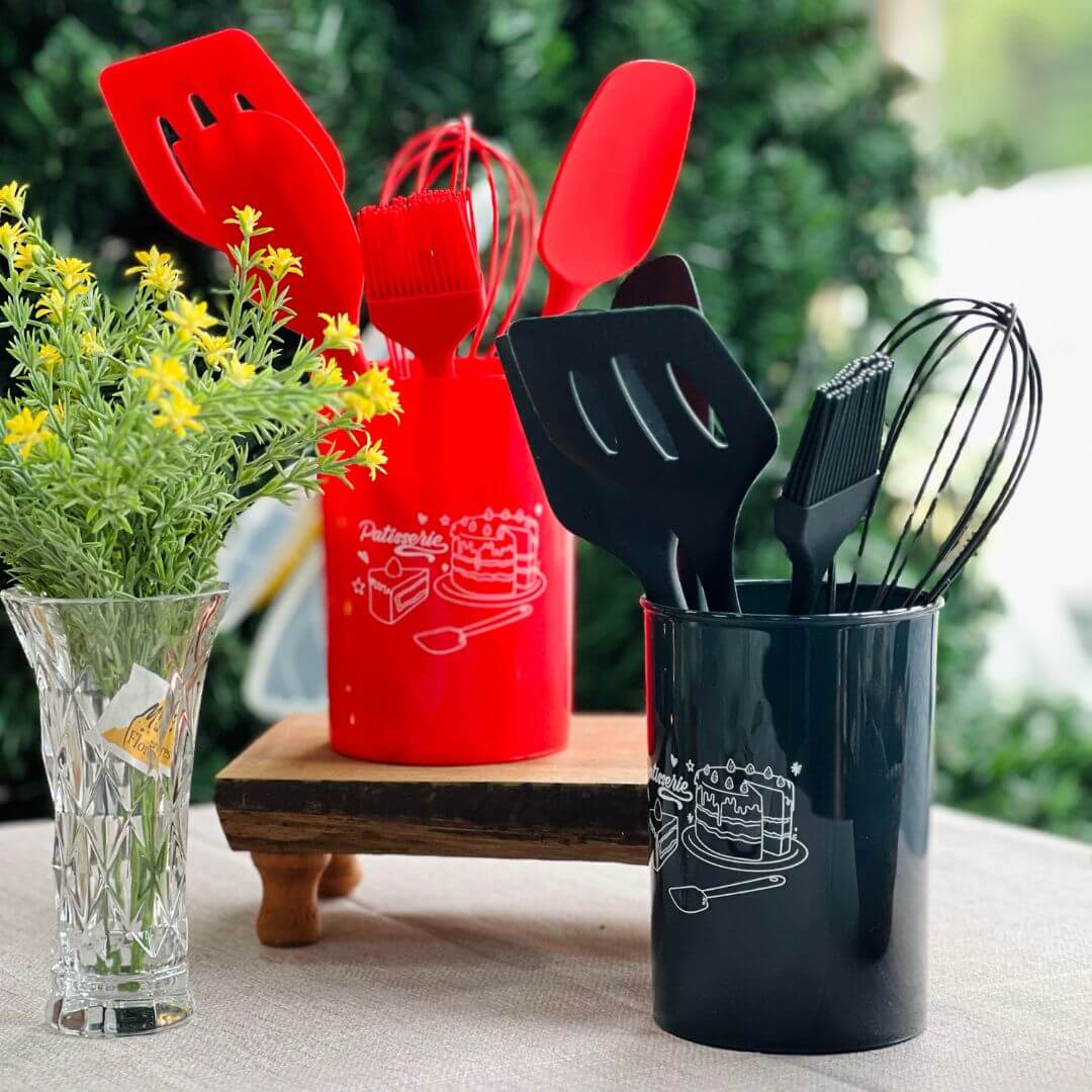 Conjunto de 6 Utensílios para Confeitaria de Silicone Com Suporte Preto