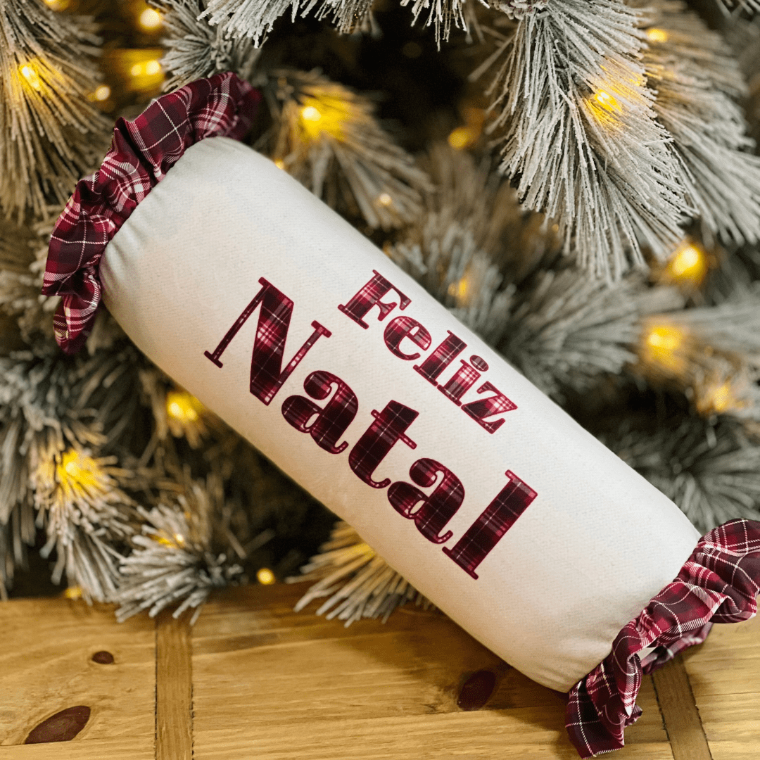Almofada Feliz Natal Rolinho Com Babado 48x20cm