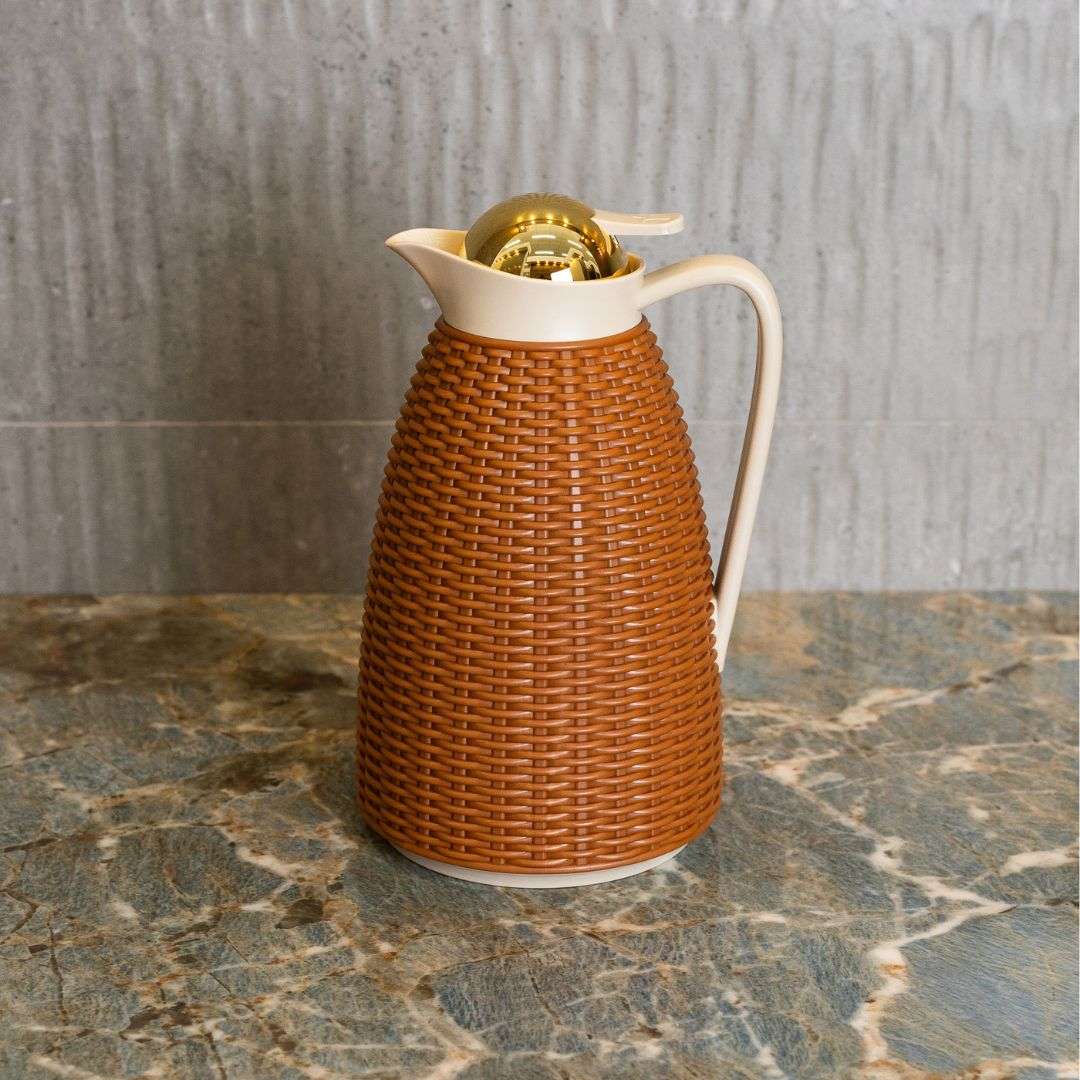 Garrafa Térmica de Plástico Marrom Com Tampa Dourada New Rattan - 1L