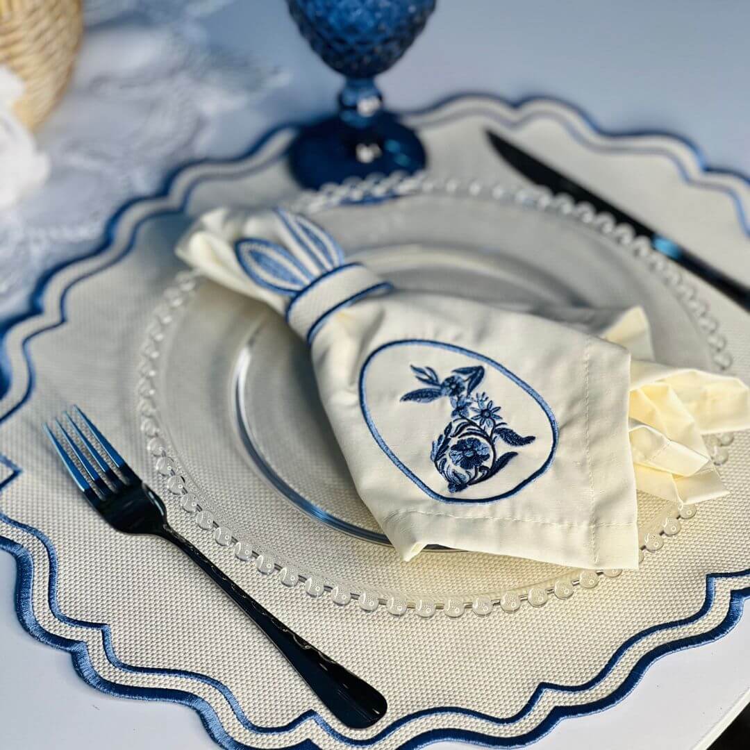 Lugar Americano de Pśscoa Classico do Ninho Bordado Azul - 44,5cmx38,1cm (531018)