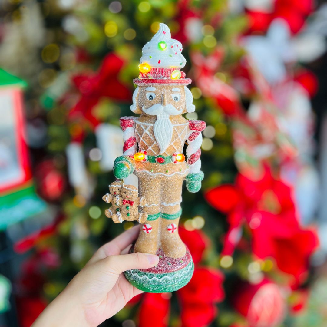 Quebra Nozes Cookie Gingerbread Resina Com Led - 30cm