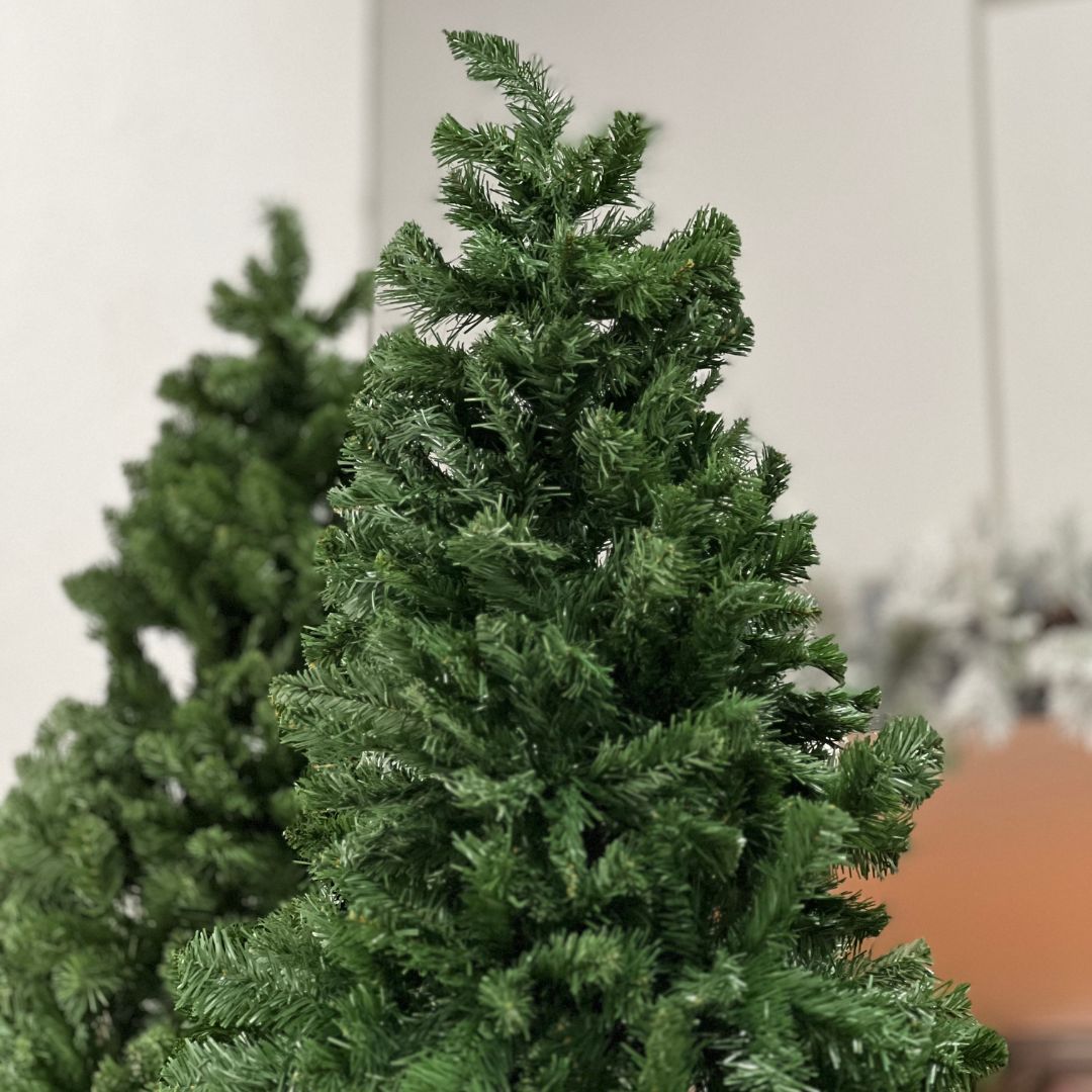 Árvore Natal Aveiro 2107 Galhos Com Base Metal - 2,7m
