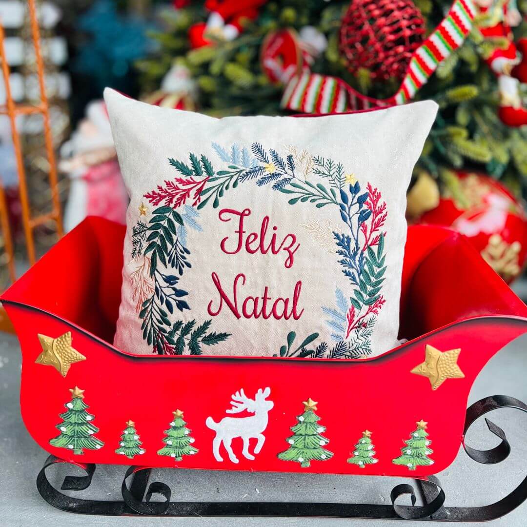 Capa de Almofada Natalina de Veludo Feliz Natal Com Bordado 50cmx50cm