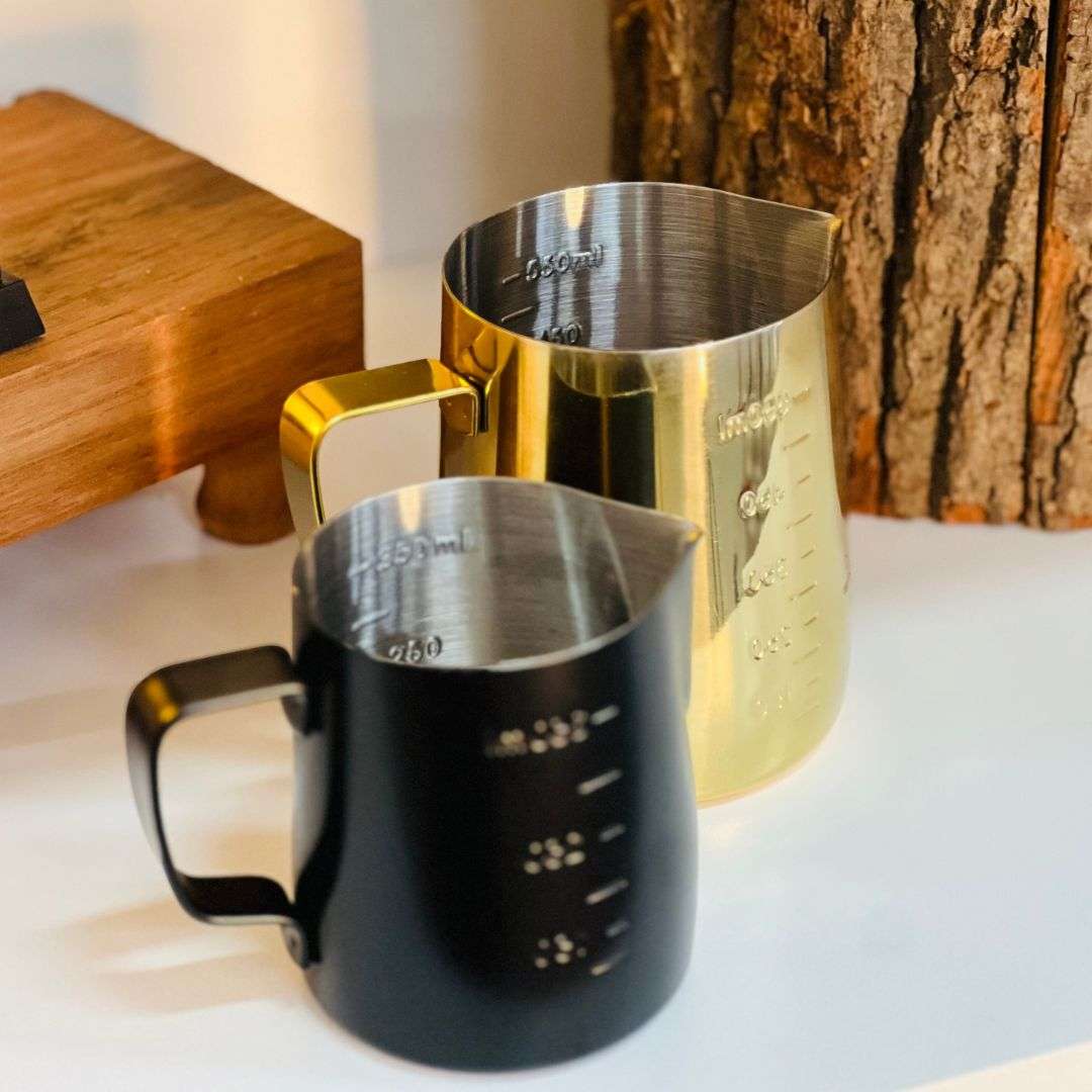 Leiteira de Aço Inox Preta Com Medida - 350ml