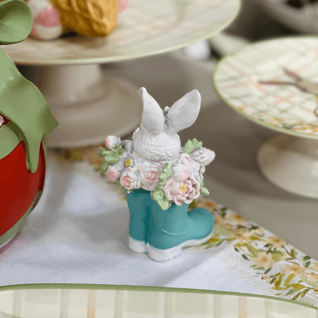 Coelho na Botinha Azul de Resina 15cm