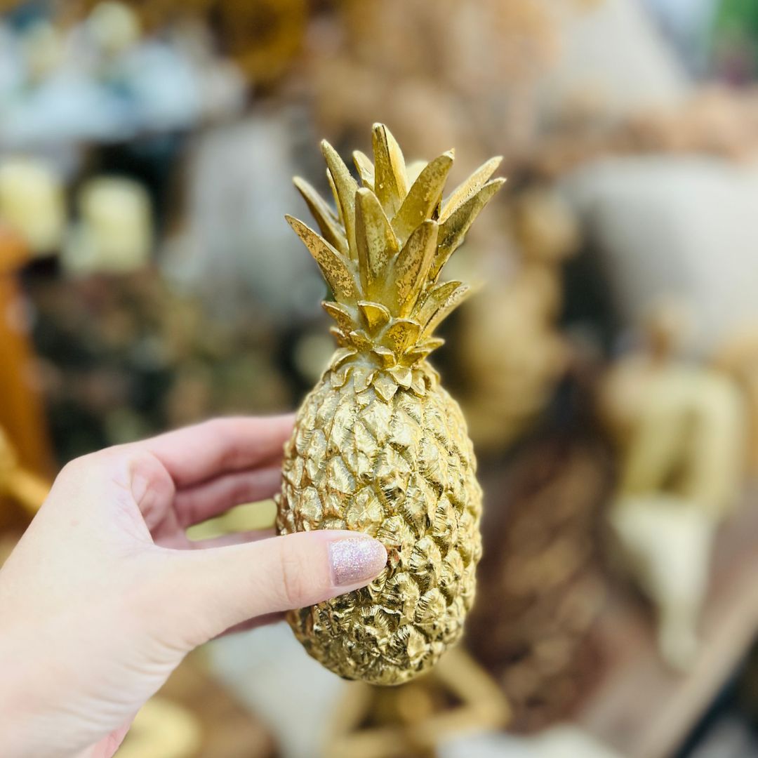 Escultura Abacaxi Dourado de Poliresina - 15,5x7cm
