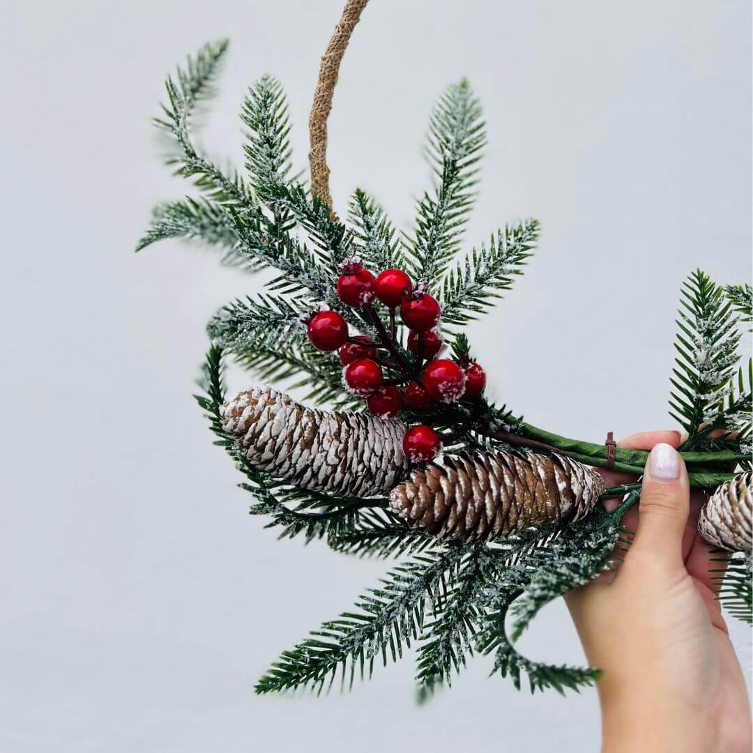 Arco Nevado de Galhos, Pinhas e Berries - 40cm