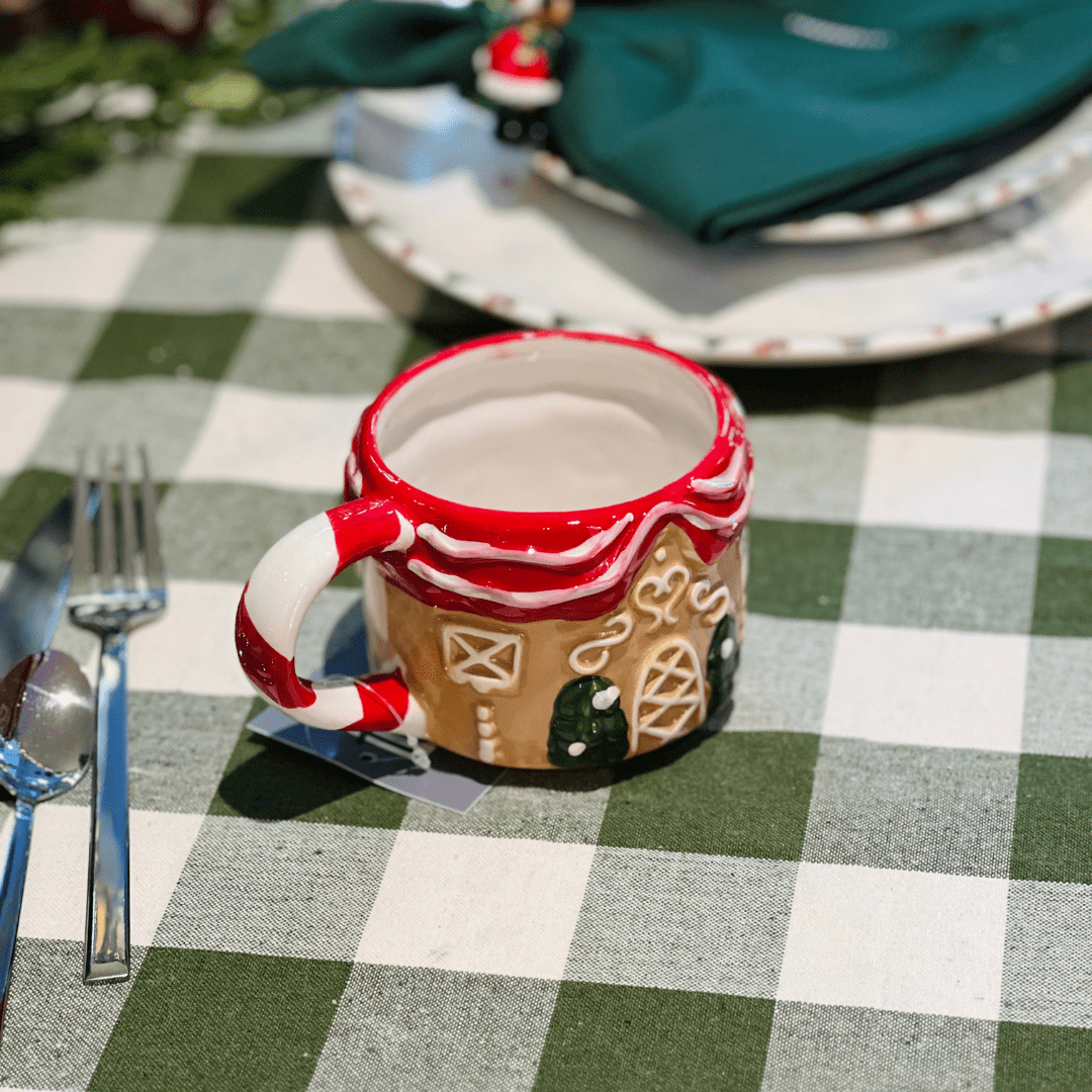 Caneca Natalina de Cerâmica Casa Gingerbread Vermelha 350ml 7cm