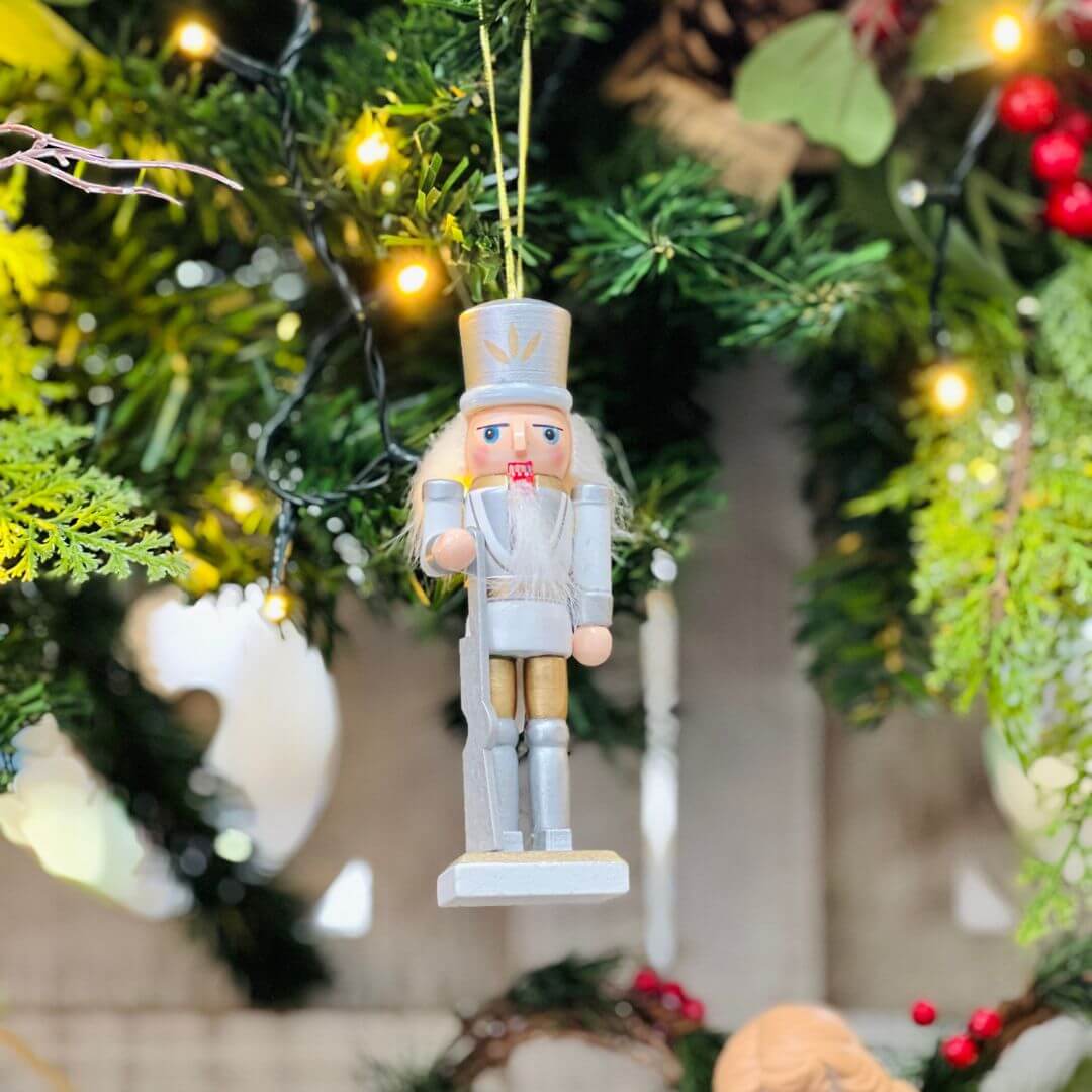 Enfeite Natal Quebra Nozes Com Quatro Peças Prata Com Dourado - 12,5cm