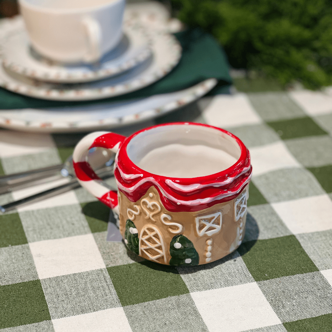 Caneca Natalina de Cerâmica Casa Gingerbread Vermelha 350ml 7cm