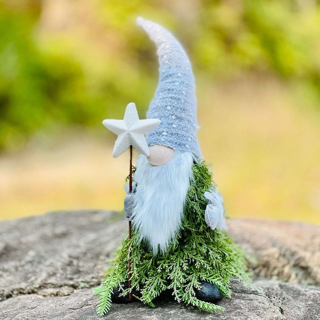 Duende Com Estrela e Folhagem - 55cm