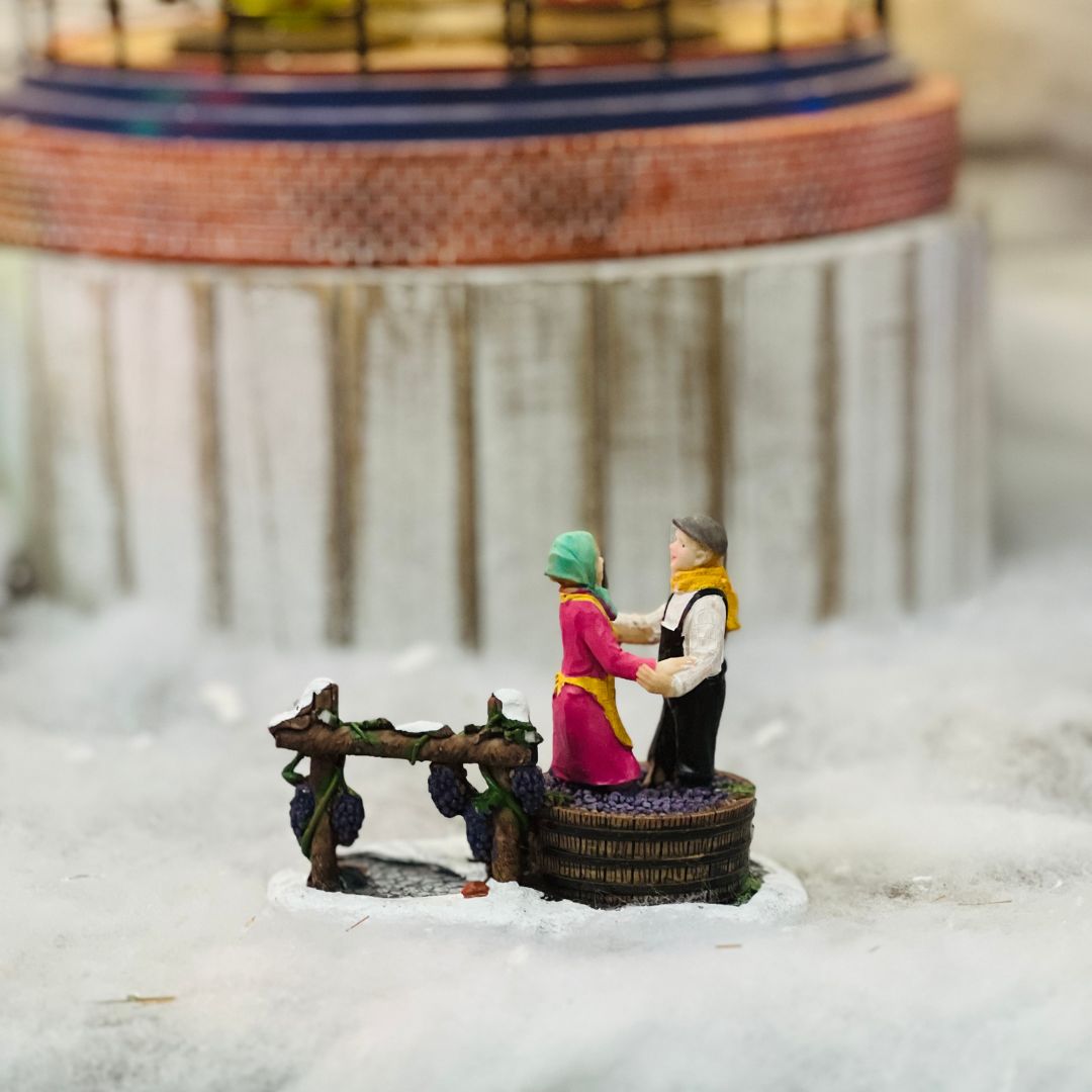 Cenário Natal Casal Fazendo Vinho 7,5x10x6,5cm