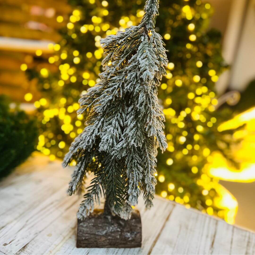 Árvore Decorativa na Base Branca – 44cm