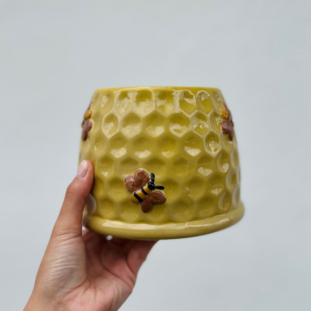 Vaso de Cerâmica Favo Honey Bee - 11,5x15,7x15,7cm