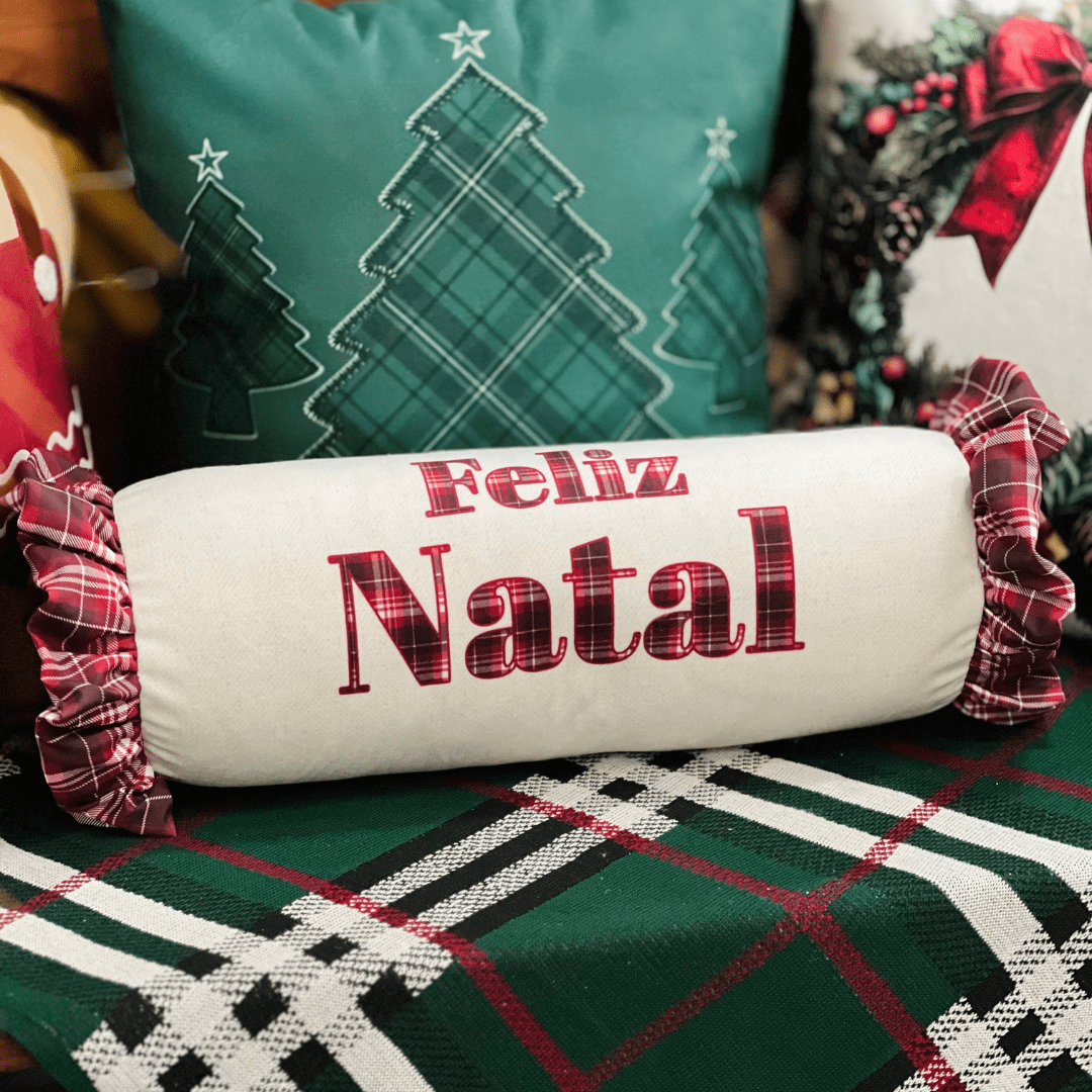 Almofada Feliz Natal Rolinho Com Babado 48x20cm
