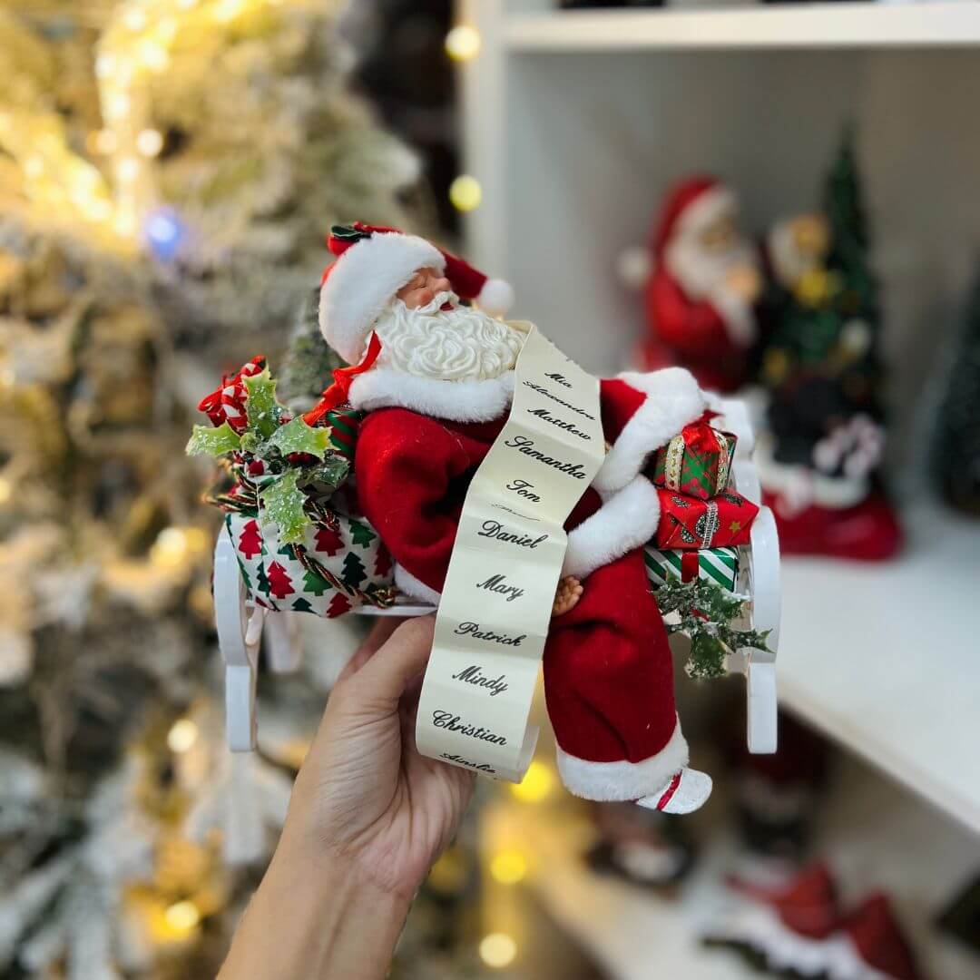 Papai Noel no banco com presentes - 20cm