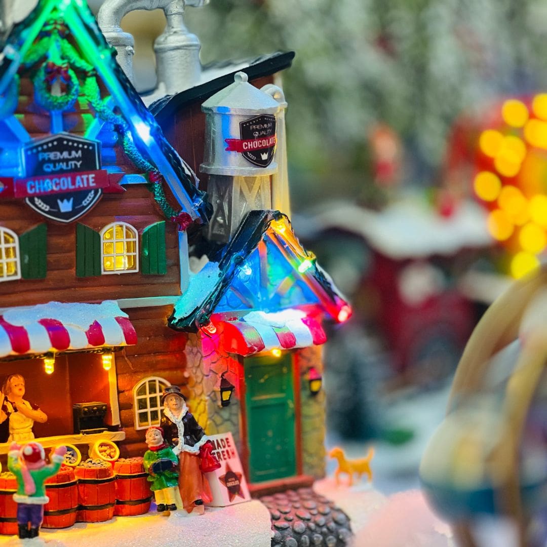 Vila Natalina Fabrica de Chocolate Com Led e Som Bivolt 30cm