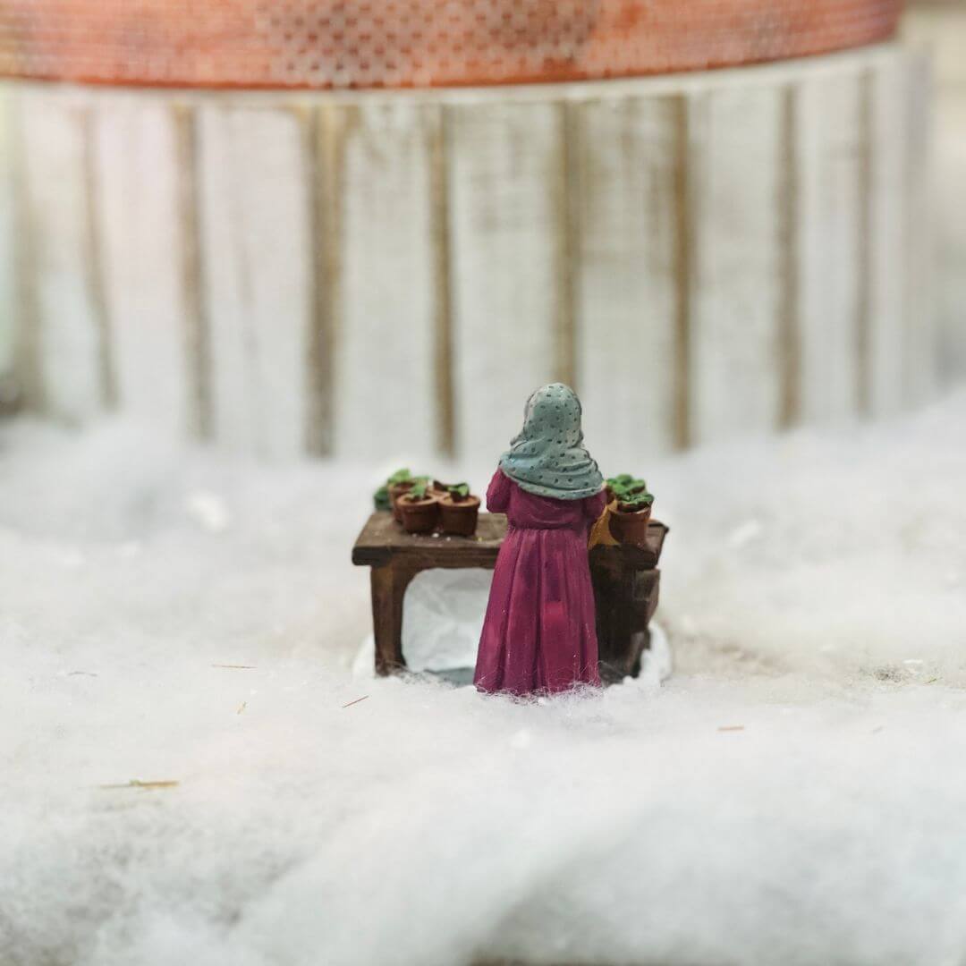Figura Natal Vendedora Plantas - 6,5x7x6,5cm