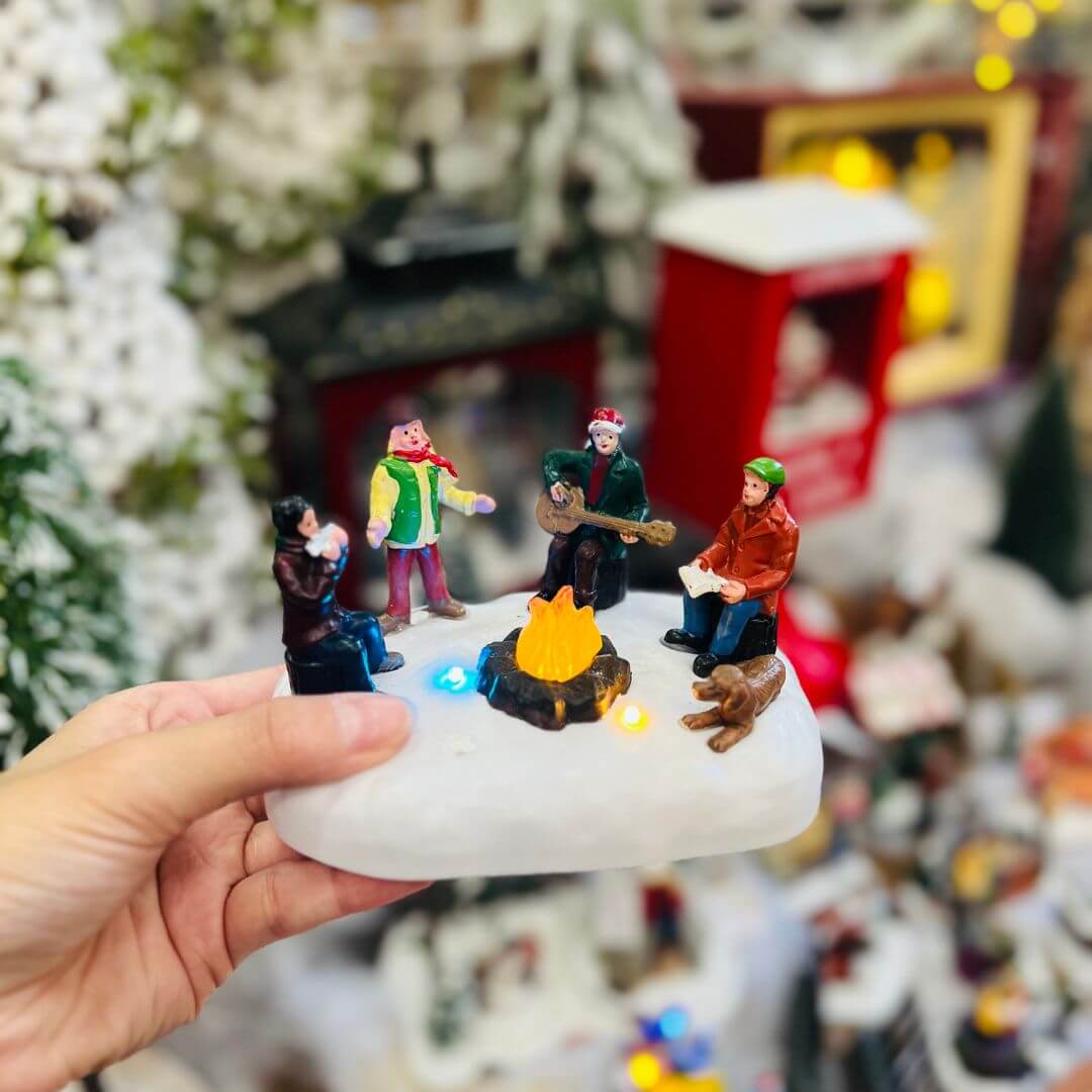 Cenário Natal Amigos na Fogueira Com Led 8,3x13,2x9,2cm