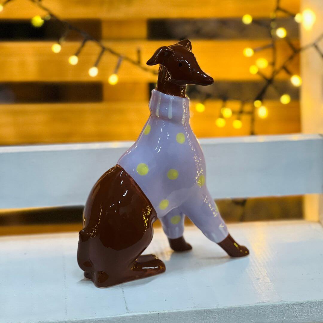 Cachorro Sentado com Suéter Poá – 19cm