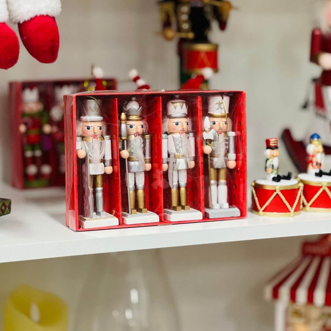 Enfeite Natal Quebra Nozes Com Quatro Peças Prata Com Dourado - 12,5cm