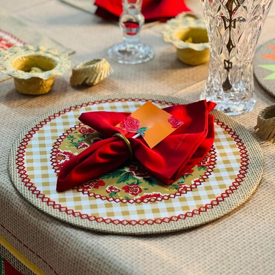 Kit 2 Guardanapos Com 2 Argolas Tricoline Liso Vermelho - 43cm x 43cm