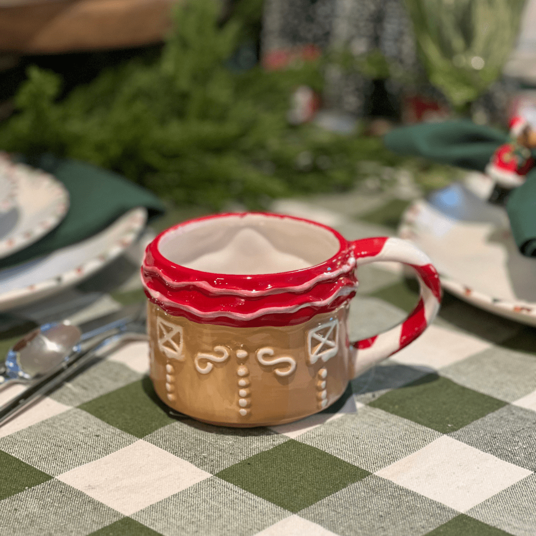 Caneca Natalina de Cerâmica Casa Gingerbread Vermelha 350ml 7cm