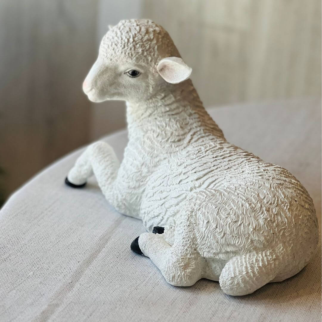 Ovelha Decorativa em Resina – 26cm