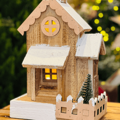Casa Natalina Com Led de Madeira 43x20x13cm
