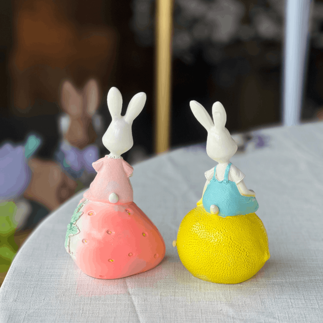 Conjunto Coelhos Sentados nas Frutinhas 18cm - 2 Unidades