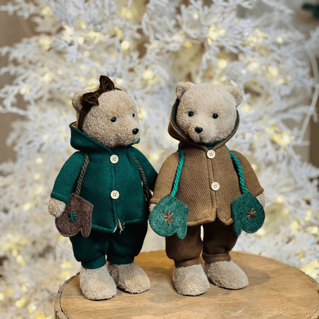 Enfeite Urso Menina de Natal com Macacão e Luva – 38cm