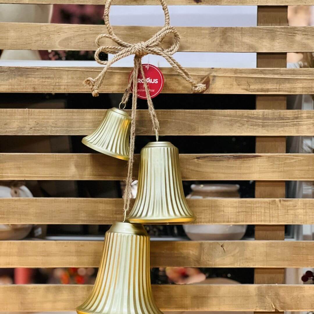 Enfeite Pendente de Sinos com Laço – 61cm