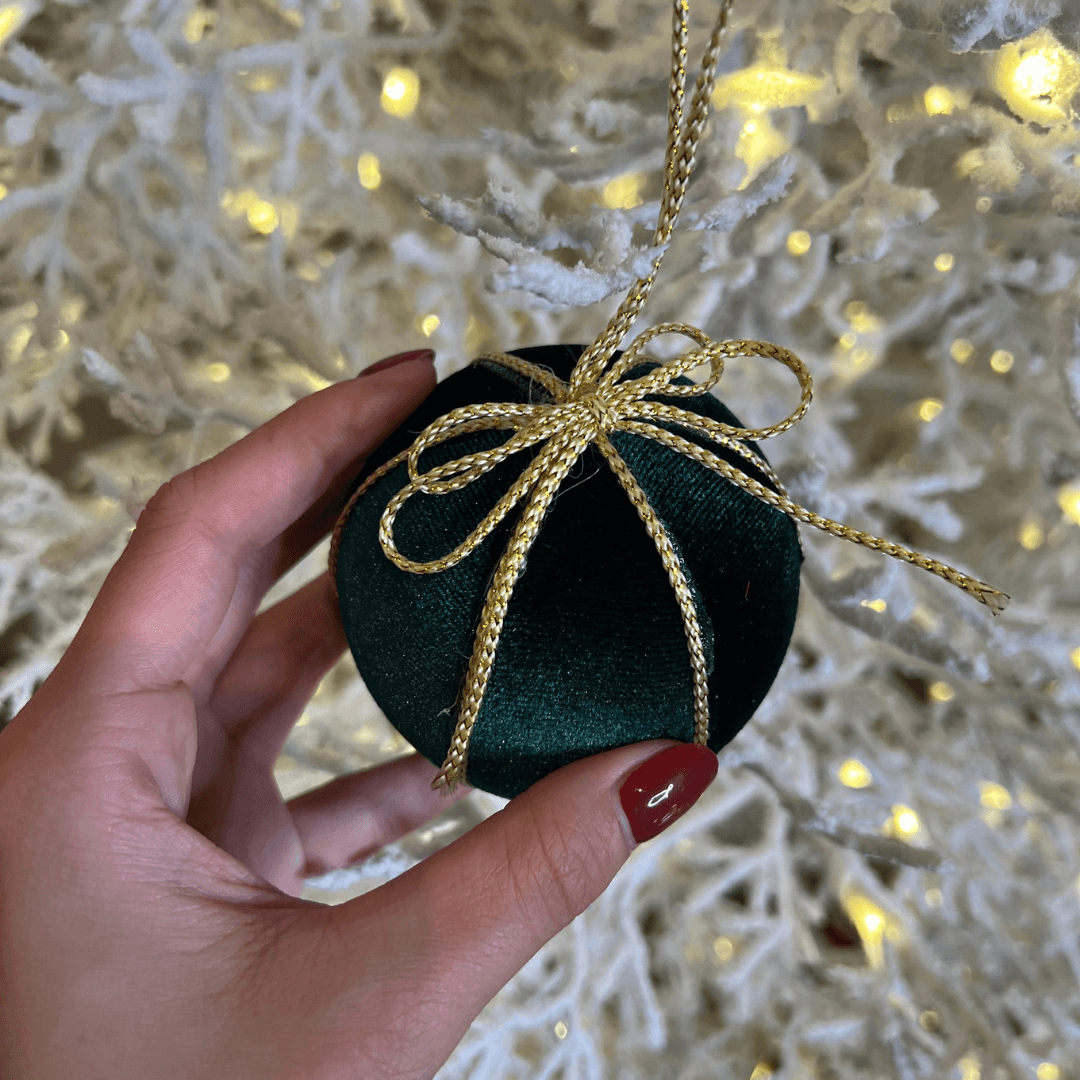 Bolas com Cordão Verde e Dourado – 8cm | 6 Peças
