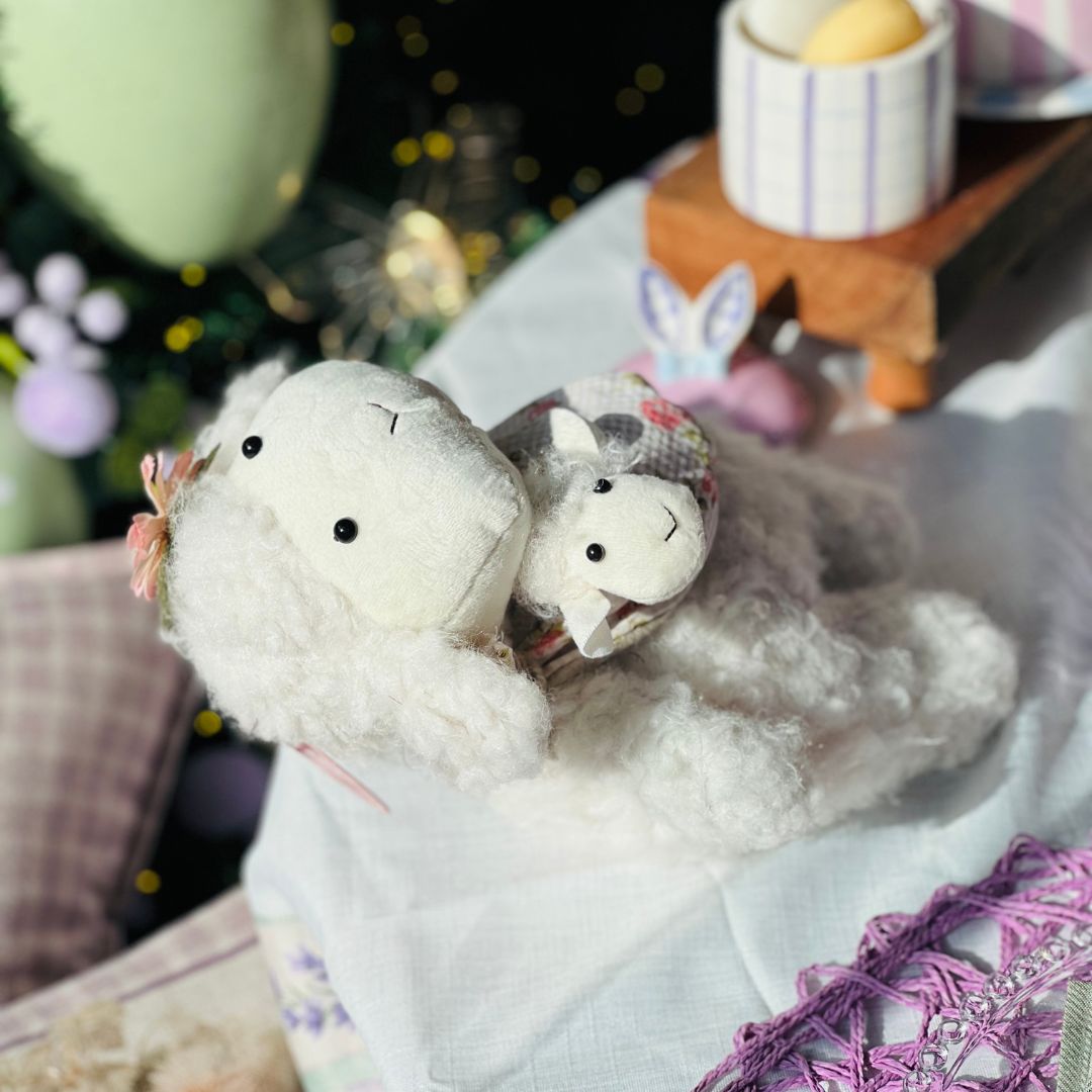 Ovelha de Pelúcia Com Bebe - 23x23x16cm
