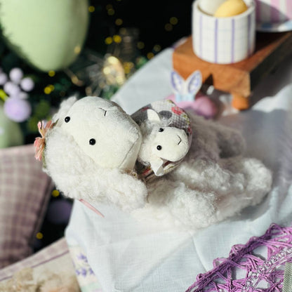 Ovelha de Pelúcia Com Bebe - 23x23x16cm