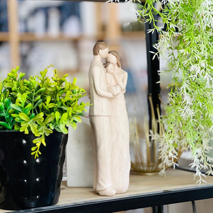 Figura Decorativa Casal Com Bebe - 25cm