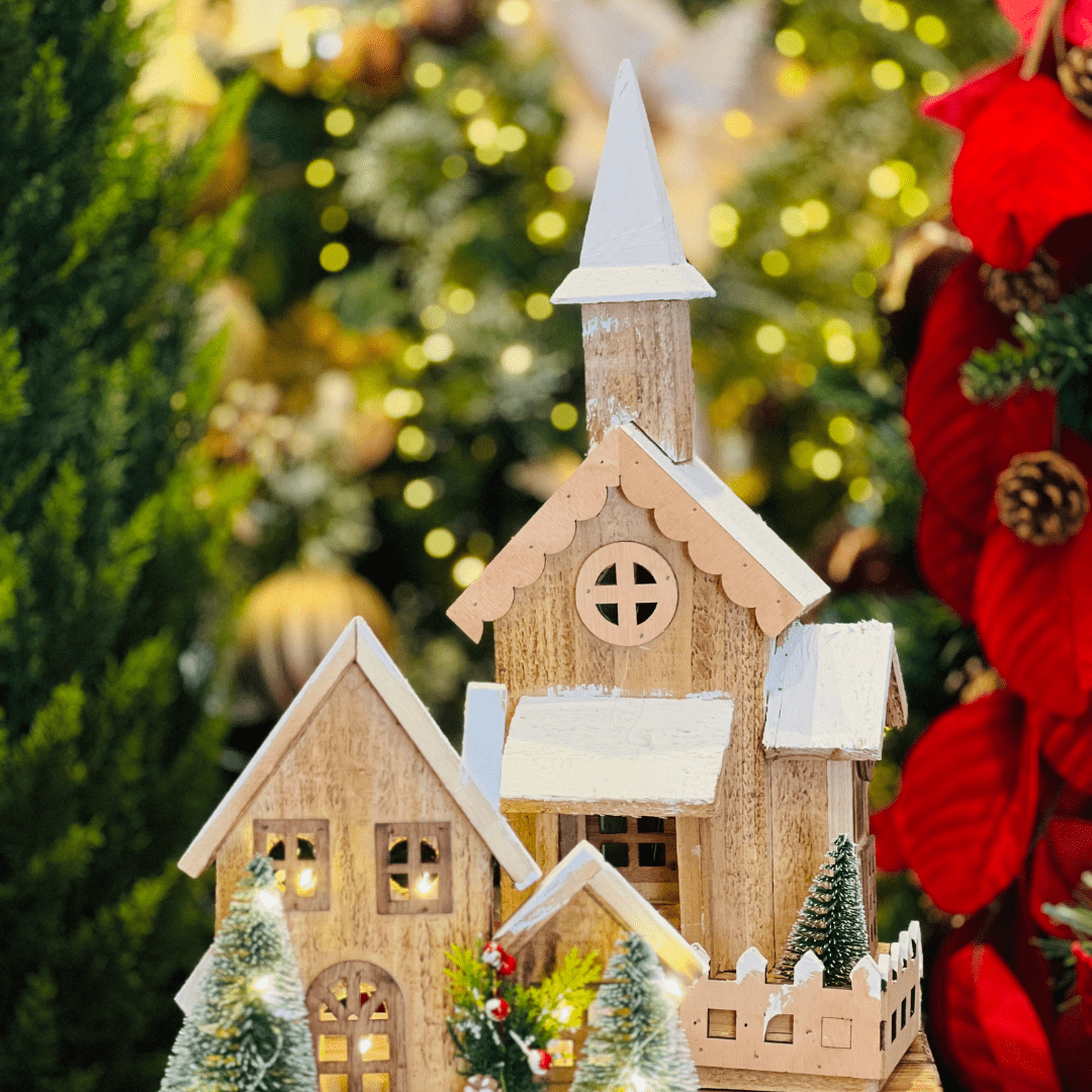 Casa Natalina Com Led de Madeira 43x20x13cm