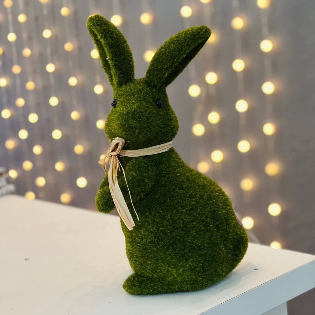 Coelho Decorativo Musgo Verde – 28cm
