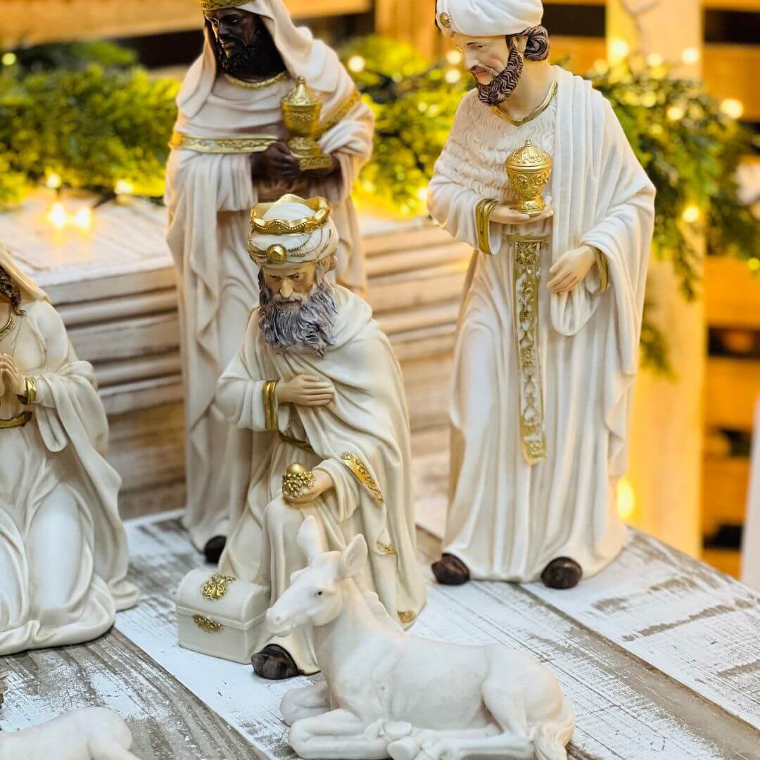 Presépio Branco e Dourado em Resina – 30cm | Kit com 11