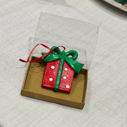 Enfeite Natalino para Pendurar Presente de Poliresina 9,8x5,6x14cm