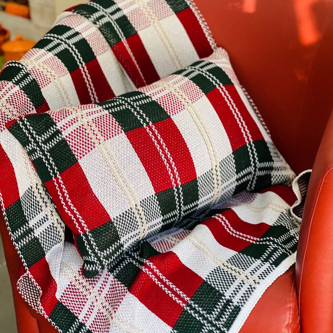 Capa de Almofada Tricô Xadrez Bordô com Verde – 35 x 55cm