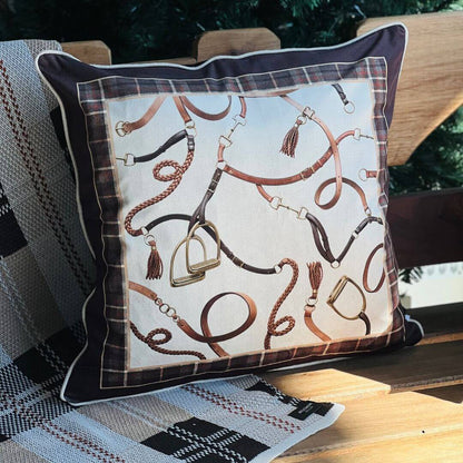 Capa Almofada Fivelas (Coleção Equestre) - 50cm
