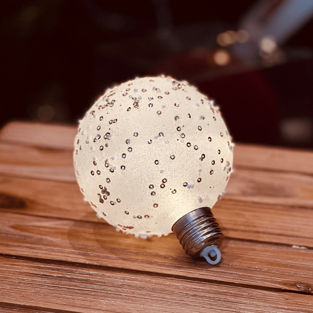 Bola Natalina Branca Glitter Com Led 10cm 1un