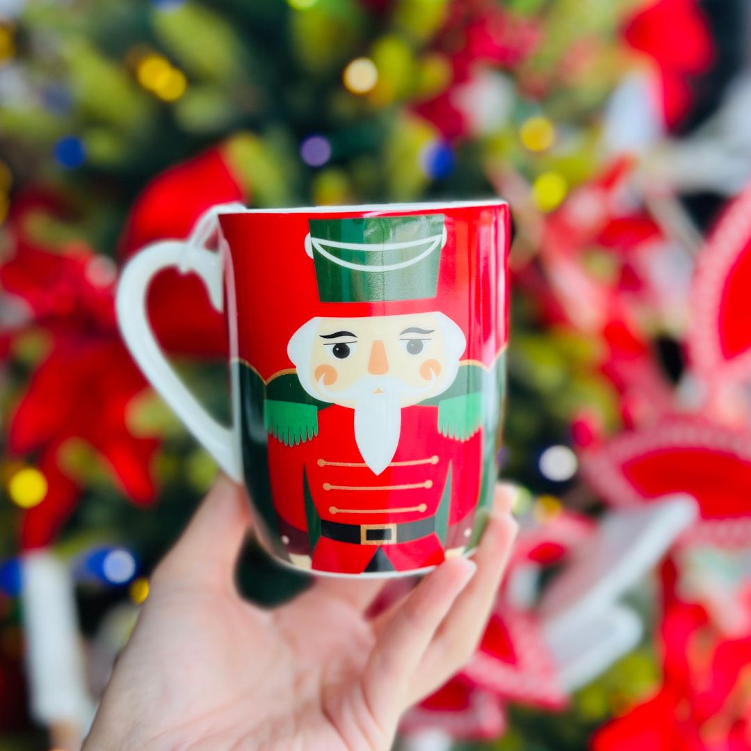 Caneca Natalina Quebra Nozes Vermelho - 440ml