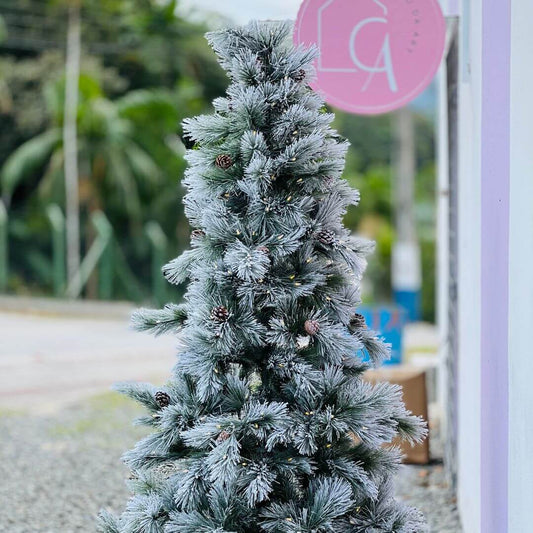 Árvore Nassau Com 825 Galhos e 500 LEDs - 240cm