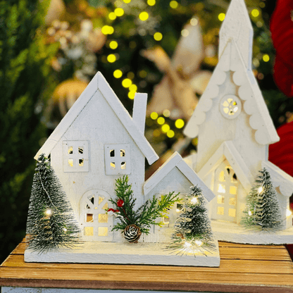 Casa Natalina Branca Com Led de Madeira 21x22x10cm